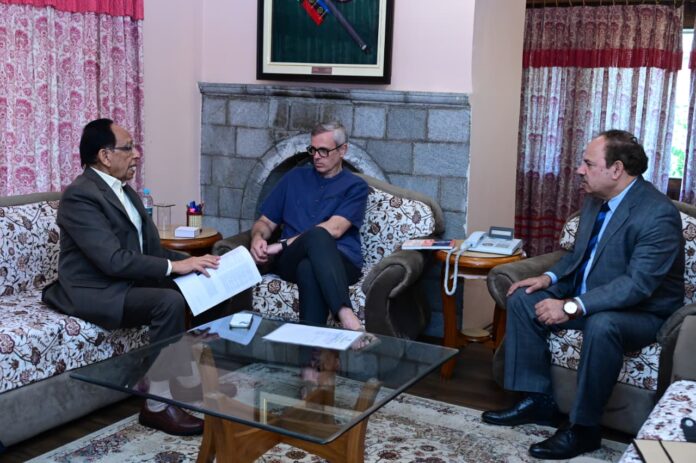Prof. Harsh K. Gupta meets CM Omar Abdullah discussing earthquake preparedness