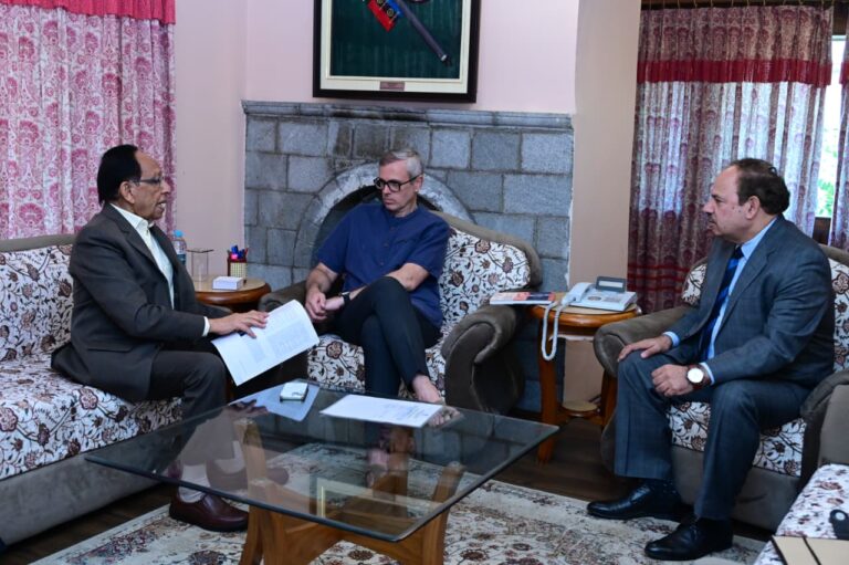 Prof. Harsh K. Gupta meets CM Omar Abdullah discussing earthquake preparedness
