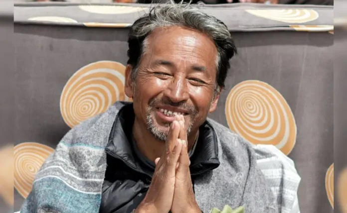 Sonam Wangchuk addressing an audience