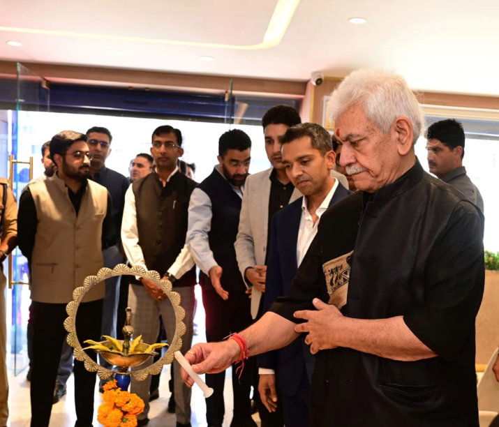 Lieutenant Governor Manoj Sinha inaugurates new eye hospital with AI technology