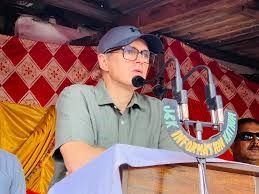 Chief Minister Omar Abdullah discussing land allocation for flood victims