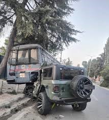 Collision between a Thar vehicle and SSB bus in Srinagar