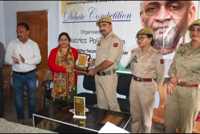 Participants of the debate competition in Assar