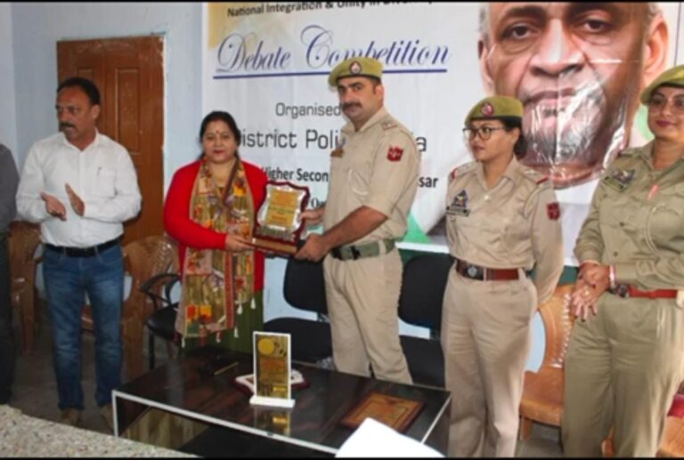 Participants of the debate competition in Assar