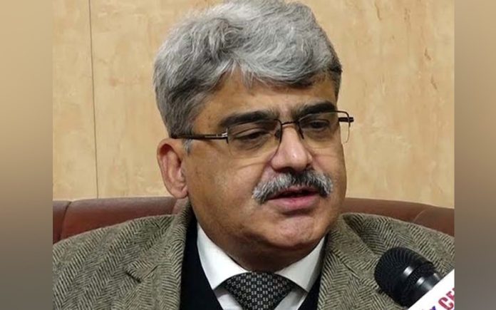 Atal Dulloo conducting meeting on Kashmir fruit transportation