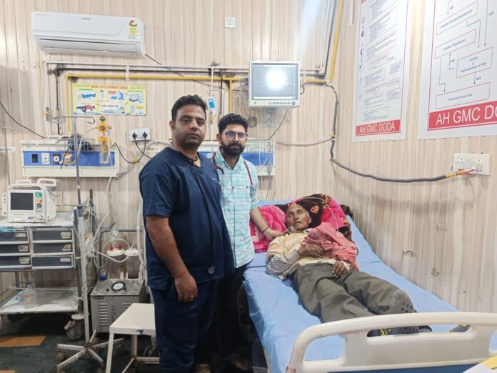 GMC Doda medical team performing thrombolysis for stroke patient